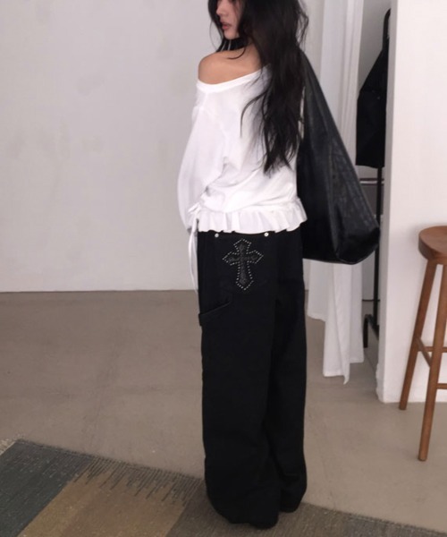 Emilie(エミリー)の「ボートネック フリルヘムスウェットトップス(Tシャツ/カットソー・レディース・ホワイト/ブラック/グレー・FREE)」の6枚目の写真