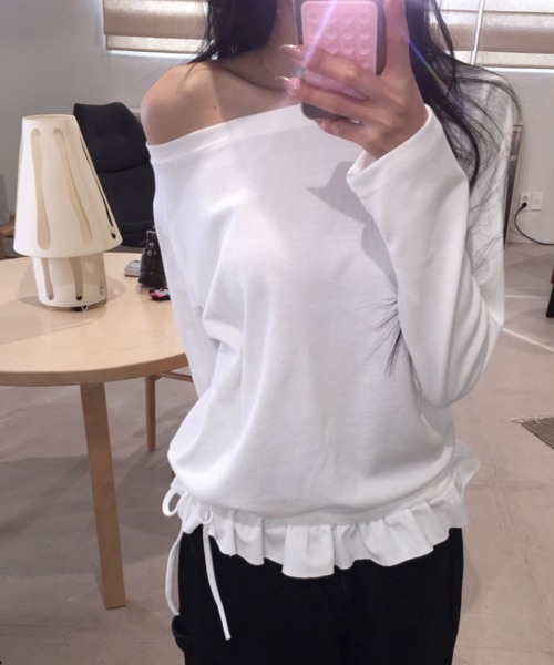 Emilie(エミリー)の「ボートネック フリルヘムスウェットトップス(Tシャツ/カットソー・レディース・ホワイト/ブラック/グレー・FREE)」の7枚目の写真