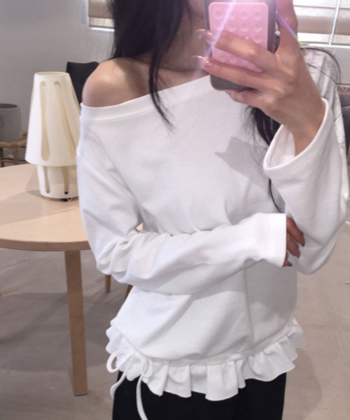 Emilie(エミリー)の「ボートネック フリルヘムスウェットトップス(Tシャツ/カットソー・レディース・ホワイト/ブラック/グレー・FREE)」の8枚目の写真