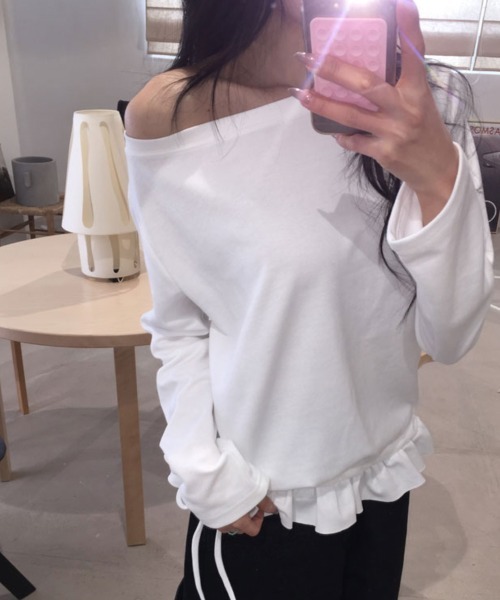 Emilie(エミリー)の「ボートネック フリルヘムスウェットトップス(Tシャツ/カットソー・レディース・ホワイト/ブラック/グレー・FREE)」の9枚目の写真