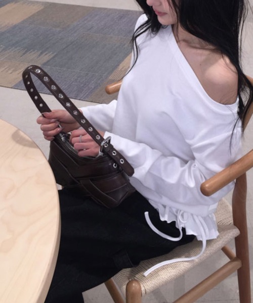 Emilie(エミリー)の「ボートネック フリルヘムスウェットトップス(Tシャツ/カットソー・レディース・ホワイト/ブラック/グレー・FREE)」の12枚目の写真