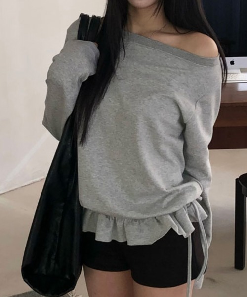 Emilie(エミリー)の「ボートネック フリルヘムスウェットトップス(Tシャツ/カットソー・レディース・ホワイト/ブラック/グレー・FREE)」の13枚目の写真