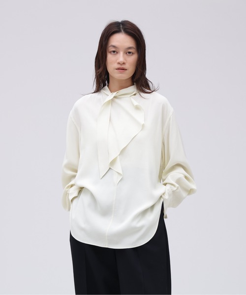 YLEVE(イレーヴ)の「YLEVE / RAYON DE CHINE RUFFLE BLOUSE(シャツ/ブラウス・レディース・イエロー/グレー・1/0)」の2枚目の写真