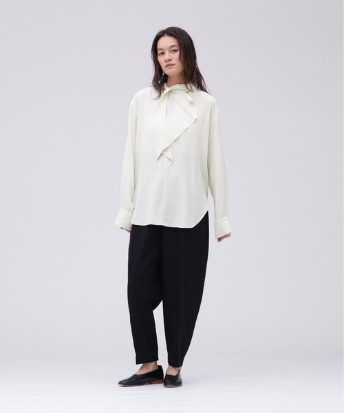 YLEVE(イレーヴ)の「YLEVE / RAYON DE CHINE RUFFLE BLOUSE(シャツ/ブラウス・レディース・イエロー/グレー・1/0)」の13枚目の写真