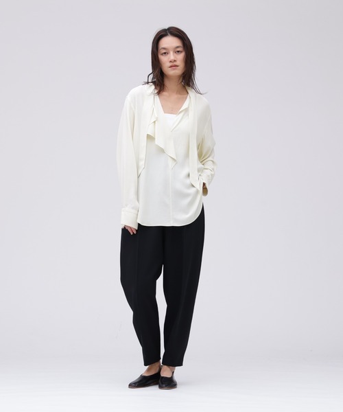 YLEVE(イレーヴ)の「YLEVE / RAYON DE CHINE RUFFLE BLOUSE(シャツ/ブラウス・レディース・イエロー/グレー・1/0)」の14枚目の写真