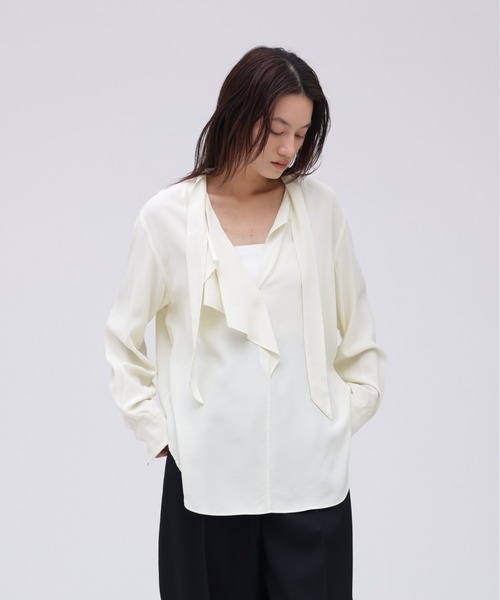 YLEVE(イレーヴ)の「YLEVE / RAYON DE CHINE RUFFLE BLOUSE(シャツ/ブラウス・レディース・イエロー/グレー・1/0)」の15枚目の写真