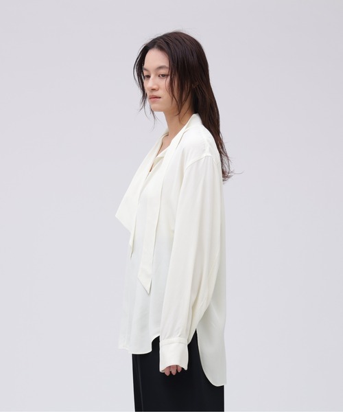 YLEVE(イレーヴ)の「YLEVE / RAYON DE CHINE RUFFLE BLOUSE(シャツ/ブラウス・レディース・イエロー/グレー・1/0)」の16枚目の写真