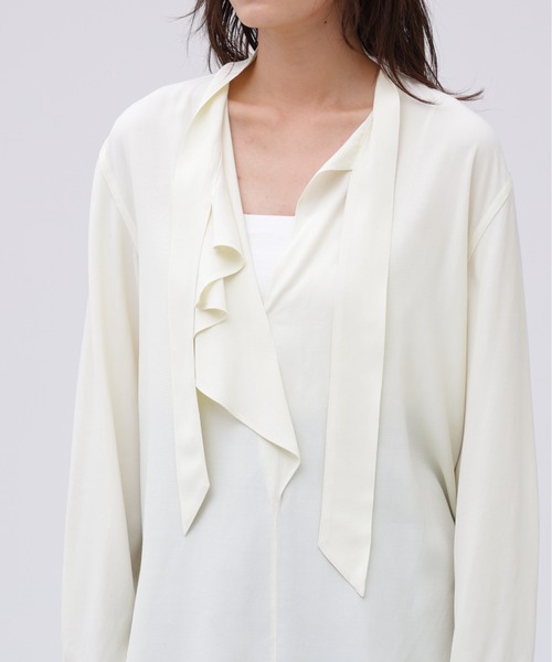 YLEVE(イレーヴ)の「YLEVE / RAYON DE CHINE RUFFLE BLOUSE(シャツ/ブラウス・レディース・イエロー/グレー・1/0)」の18枚目の写真