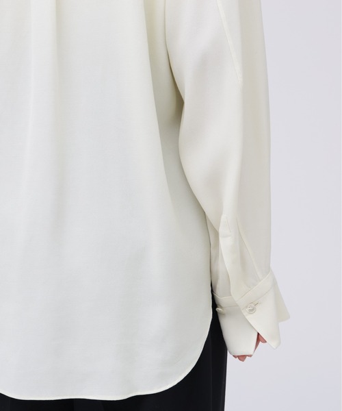 YLEVE(イレーヴ)の「YLEVE / RAYON DE CHINE RUFFLE BLOUSE(シャツ/ブラウス・レディース・イエロー/グレー・1/0)」の20枚目の写真