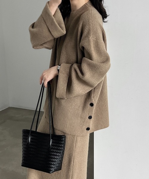 CHUN CHUN NOTES(チュンチュンノーツ)の「26AW/サイドボタンデザイン リブニットトップス&ロングスカート 2点セットアップ(セットアップ・レディース・ブラック/アイボリー/ブラウン・F)」の7枚目の写真