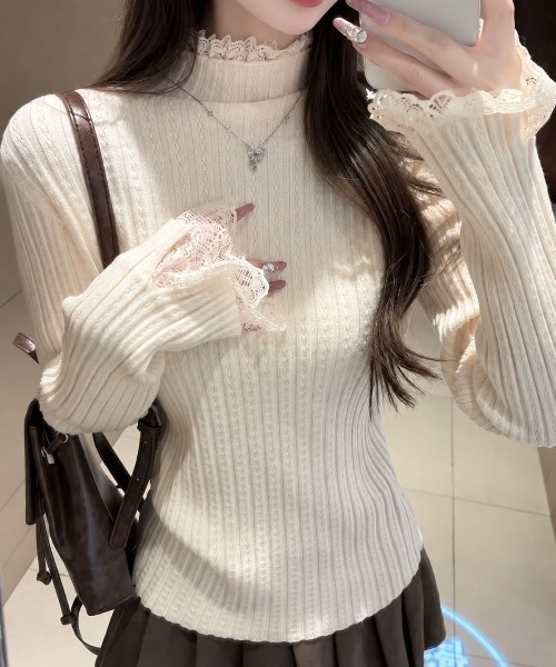 Lips(リップス)の「【繊細なレースフリルで手元を華やかに!女性らしさを引き立てるハイネックリブニット】(ニット/セーター・レディース・ブラウン/グレー/ホワイト/ブラック・FREE)」の1枚目の写真