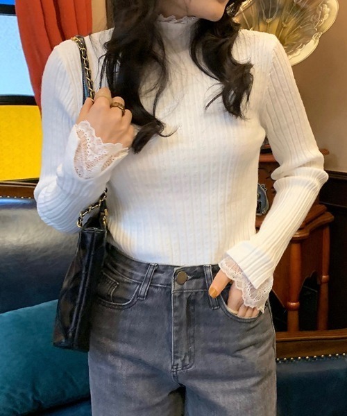 Lips(リップス)の「【繊細なレースフリルで手元を華やかに!女性らしさを引き立てるハイネックリブニット】(ニット/セーター・レディース・ブラウン/グレー/ホワイト/ブラック・FREE)」の5枚目の写真