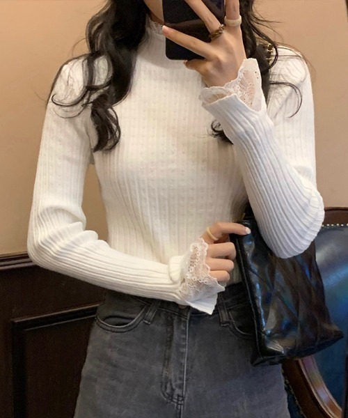 Lips(リップス)の「【繊細なレースフリルで手元を華やかに!女性らしさを引き立てるハイネックリブニット】(ニット/セーター・レディース・ブラウン/グレー/ホワイト/ブラック・FREE)」の6枚目の写真