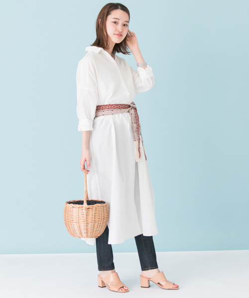 URBAN RESEARCH（アーバンリサーチ）の「【TRILL掲載】UR シルクコットンシャツワンピ―ス（シャツワンピース・レディース・オフホワイト/ネイビー/イエロー・FREE）」の4枚目の写真