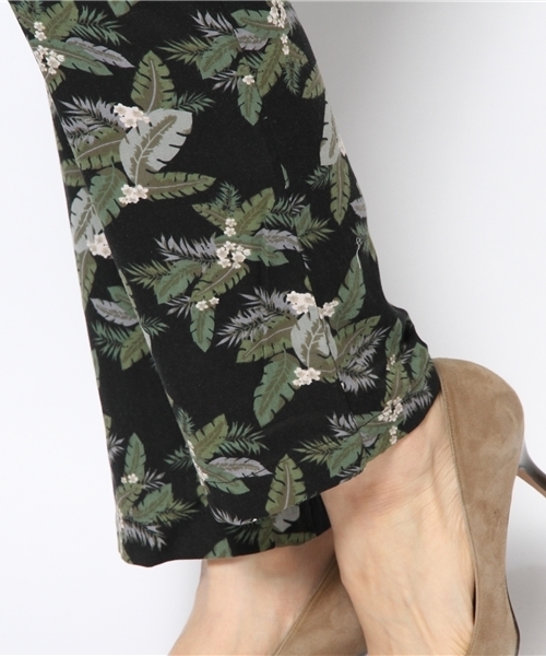 CIAOPANIC(チャオパニック)の「《WEB限定SALE価格》【Ciaopanic】アロハ葉っぱ柄タックPT(その他パンツ・レディース・オフホワイト/ブラック・FREE)」の5枚目の写真