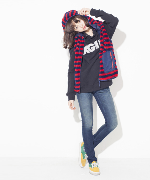 X-girl（エックスガール）の「FLUFFY VEST 2013（ベスト・レディース・ホワイト/マルチ/ベージュ/ネイビー・1/2）」の6枚目の写真