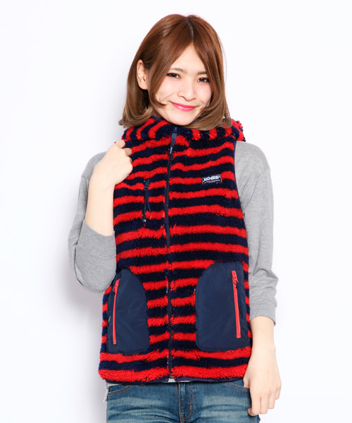 X-girl（エックスガール）の「FLUFFY VEST 2013（ベスト・レディース・ホワイト/マルチ/ベージュ/ネイビー・1/2）」の5枚目の写真