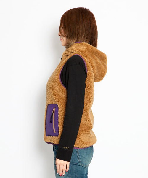 X-girl（エックスガール）の「FLUFFY VEST 2013（ベスト・レディース・ホワイト/マルチ/ベージュ/ネイビー・1/2）」の14枚目の写真