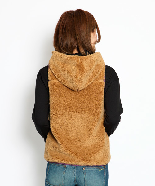 X-girl（エックスガール）の「FLUFFY VEST 2013（ベスト・レディース・ホワイト/マルチ/ベージュ/ネイビー・1/2）」の15枚目の写真