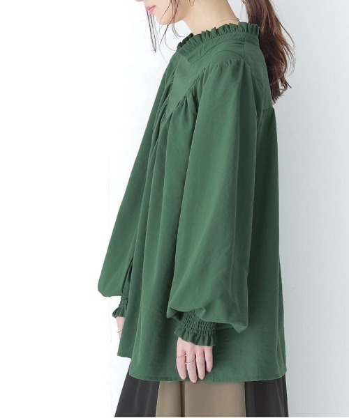 osharewalker（オシャレウォーカー）の「『フリル×Vデザインハイネックブラウス』（シャツ/ブラウス・レディース・ブラック/アイボリー/グリーン/ボルドー/グレイッシュベージュ/ネイビー/チャコール・1/2）」の10枚目の写真