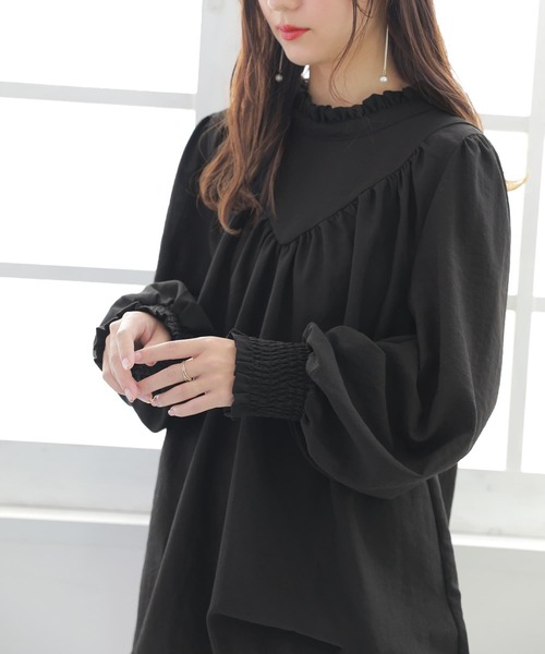 osharewalker（オシャレウォーカー）の「『フリル×Vデザインハイネックブラウス』（シャツ/ブラウス・レディース・ブラック/アイボリー/グリーン/ボルドー/グレイッシュベージュ/ネイビー/チャコール・1/2）」の12枚目の写真