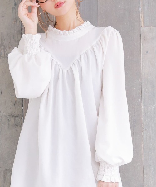 osharewalker（オシャレウォーカー）の「『フリル×Vデザインハイネックブラウス』（シャツ/ブラウス・レディース・ブラック/アイボリー/グリーン/ボルドー/グレイッシュベージュ/ネイビー/チャコール・1/2）」の14枚目の写真