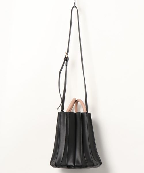 KOBE LETTUCE（コウベレタス）の「ショルダー付きプリーツ2WAYハンドバッグ（ショルダーバッグ・レディース・グレイッシュベージュ/イエロー系その他/ブラック・FREE）」の11枚目の写真