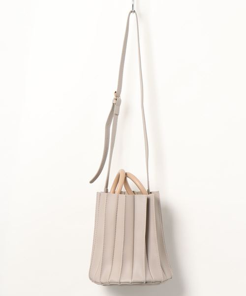 KOBE LETTUCE（コウベレタス）の「ショルダー付きプリーツ2WAYハンドバッグ（ショルダーバッグ・レディース・グレイッシュベージュ/イエロー系その他/ブラック・FREE）」の10枚目の写真