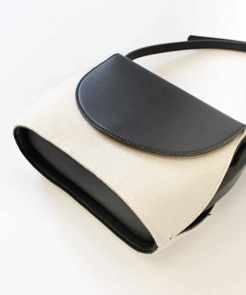 MODE ROBE(モードローブ)の「ラウンドショルダーバッグ(ショルダーバッグ・レディース・ブラック/ブラウン・FREE)」の6枚目の写真