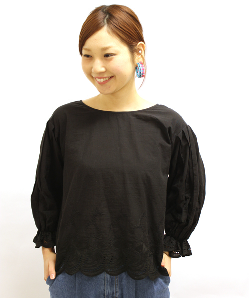 mystic（ミスティック）の「スカラップ刺繍ブラウス（シャツ/ブラウス・レディース・オフホワイト/ベージュ/レッド/ブラック・ﾌﾘ-）」の2枚目の写真