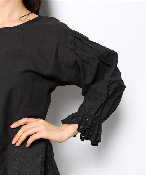 mystic（ミスティック）の「スカラップ刺繍ブラウス（シャツ/ブラウス・レディース・オフホワイト/ベージュ/レッド/ブラック・ﾌﾘ-）」の7枚目の写真