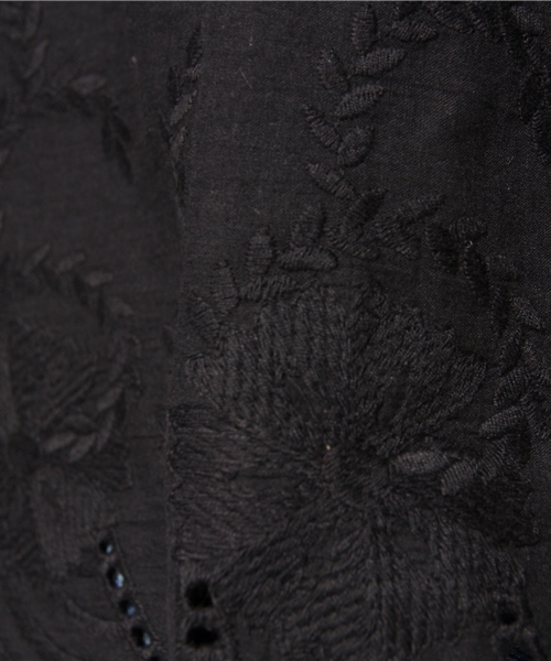 mystic（ミスティック）の「スカラップ刺繍ブラウス（シャツ/ブラウス・レディース・オフホワイト/ベージュ/レッド/ブラック・ﾌﾘ-）」の5枚目の写真