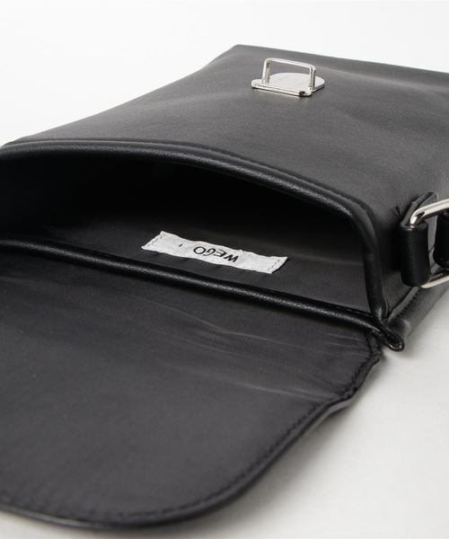 WEGO（ウィゴー）の「WEGO/シンセティックレザーフラップミニショルダー（ショルダーバッグ・メンズ・ブラック/グレー・FREE）」の4枚目の写真