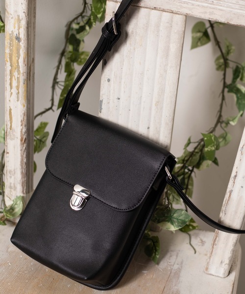 WEGO（ウィゴー）の「WEGO/シンセティックレザーフラップミニショルダー（ショルダーバッグ・メンズ・ブラック/グレー・FREE）」の2枚目の写真