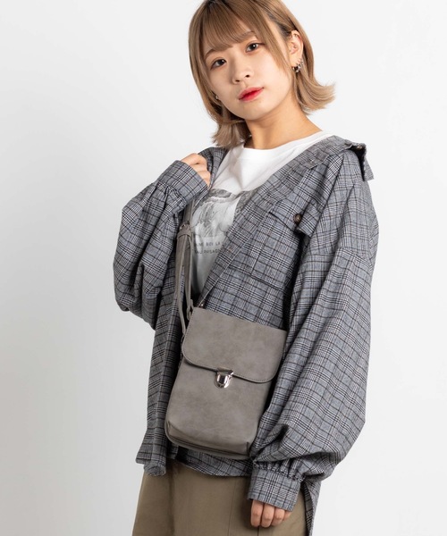 WEGO（ウィゴー）の「WEGO/シンセティックレザーフラップミニショルダー（ショルダーバッグ・メンズ・ブラック/グレー・FREE）」の9枚目の写真