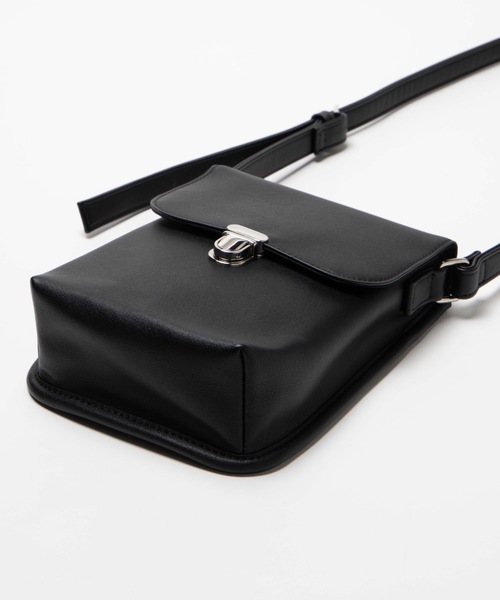 WEGO（ウィゴー）の「WEGO/シンセティックレザーフラップミニショルダー（ショルダーバッグ・メンズ・ブラック/グレー・FREE）」の14枚目の写真