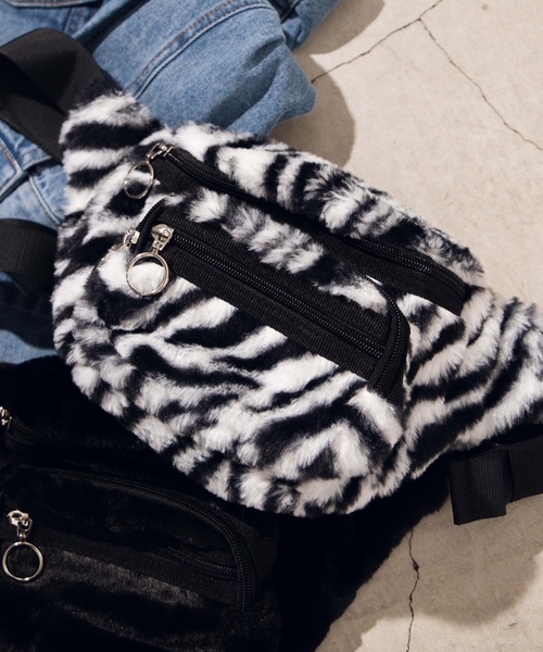 WEGO（ウィゴー）の「WEGO/ファーリングジップウエストバッグ（ボディバッグ/ウエストポーチ・レディース・ブラック/パープル/その他1/その他2・FREE）」の4枚目の写真