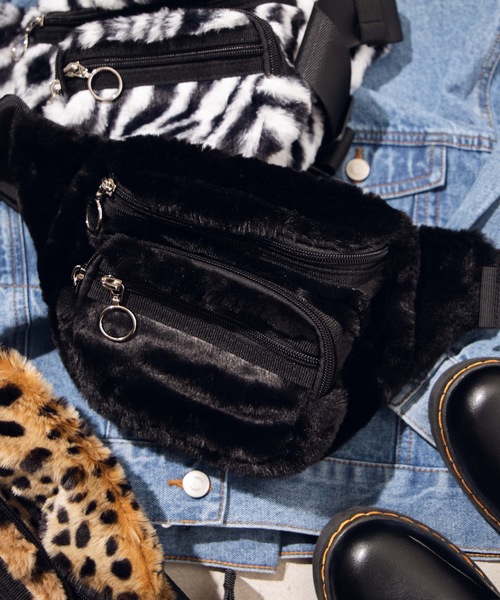 WEGO（ウィゴー）の「WEGO/ファーリングジップウエストバッグ（ボディバッグ/ウエストポーチ・レディース・ブラック/パープル/その他1/その他2・FREE）」の2枚目の写真