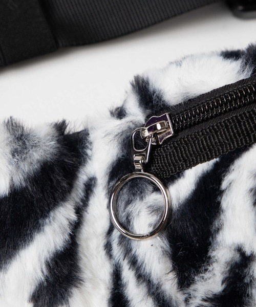 WEGO（ウィゴー）の「WEGO/ファーリングジップウエストバッグ（ボディバッグ/ウエストポーチ・レディース・ブラック/パープル/その他1/その他2・FREE）」の14枚目の写真