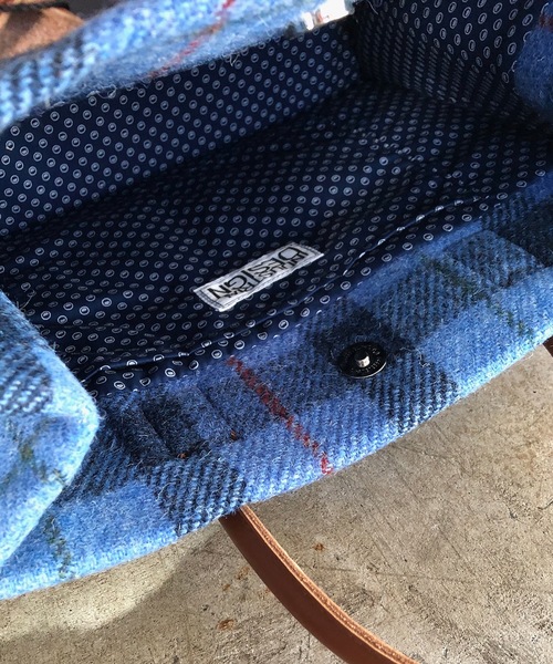 Nostalgic Garage(ノスタルジックガレー)の「Nostalgic Garage:HARRIS TWEED CHK MED TOTE ハリスツイード チェックトートバック Mトート(トートバッグ・レディース・グレー/レッド/ネイビー/ライトグレー/グリーン/イエロー/ブルー/ブルー系その他・FREE)」の18枚目の写真