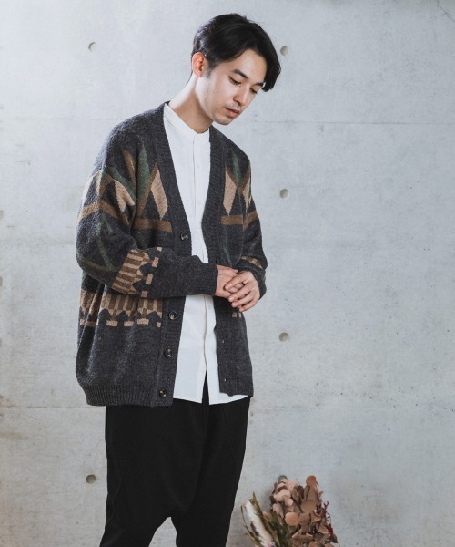 rehacer（レアセル）の「rehacer : Folk Pattern Cardigan / フォルク パターン カーディガン（カーディガン/ボレロ・メンズ・チャコールグレー/ライトブルー・MEDIUM/LARGE）」の4枚目の写真