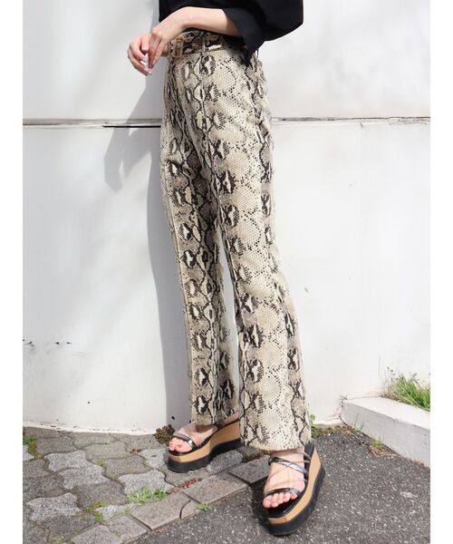 MURUA(ムルーア)の「ピンタックシアーパンツ(スラックス・レディース・ブラック/ライトグリーン/アイボリー/その他1・1/2)」の4枚目の写真