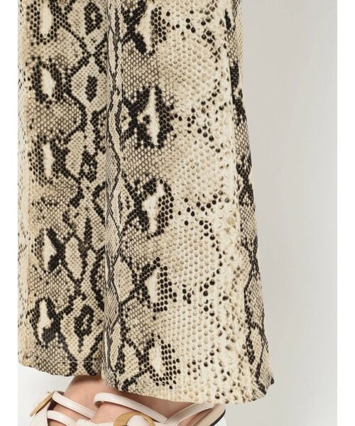 MURUA(ムルーア)の「ピンタックシアーパンツ(スラックス・レディース・ブラック/ライトグリーン/アイボリー/その他1・1/2)」の9枚目の写真