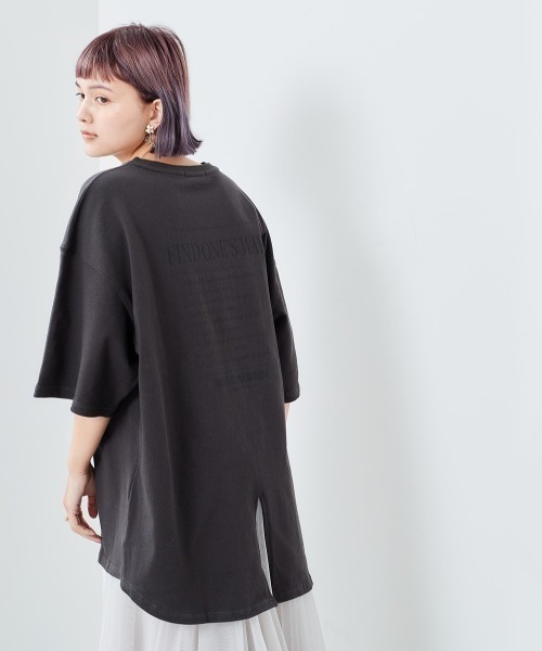 cepo（セポ）の「バックロゴプリント　スリットビッグＴｅｅ（Tシャツ/カットソー・レディース・ホワイト系/グレー/チャコール/オレンジ・M）」の4枚目の写真