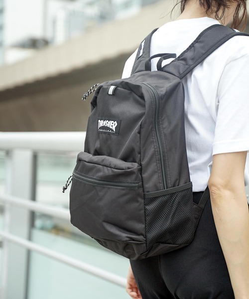 THRASHER（スラッシャー）の「HOMETOWN BACKPACK S 16L/スラッシャーバッグパックリュックサック（バックパック/リュック・メンズ・ブラック×ホワイト/ブラック×レッド・FREE）」の8枚目の写真