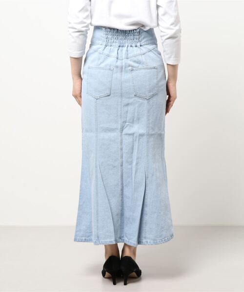 one after another NICE CLAUP（ワンアフターアナザーナイスクラップ）の「マーメイドデニムマキシスカート（スカート・レディース・オフホワイト/インディゴブルー/ブルー・FREE）」の4枚目の写真