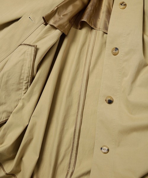 JW Anderson（ジェイダブリューアンダーソン）の「CURVED HEM A-LINE TRENCH COAT（トレンチコート・レディース・ベージュ系その他・S）」の4枚目の写真