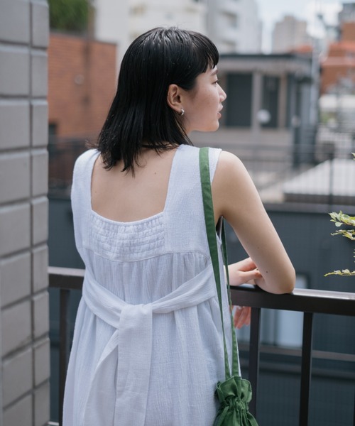 Kastane(カスタネ)の「BACKリボンイージーサロペット(サロペット/オーバーオール・レディース・ブラック/アイボリー/グリーン系その他・1/2)」の4枚目の写真