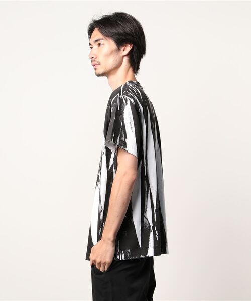 JOHN LAWRENCE SULLIVAN(ジョンローレンスサリバン)の「WRINKLE PRINT T-SHIRT(Tシャツ/カットソー・メンズ・ブラック×ホワイト・SMALL/MEDIUM)」の2枚目の写真