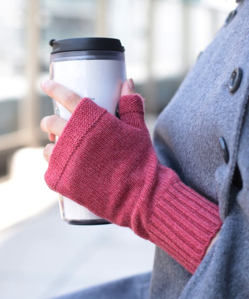 sankyo shokai（サンキョウショウカイ）の「指なし手袋アームウォーマーカシミヤ 100%（手袋・レディース・ライトグレー/ネイビー/レッド/ブルー/アイボリー/モカ・FREE）」の6枚目の写真